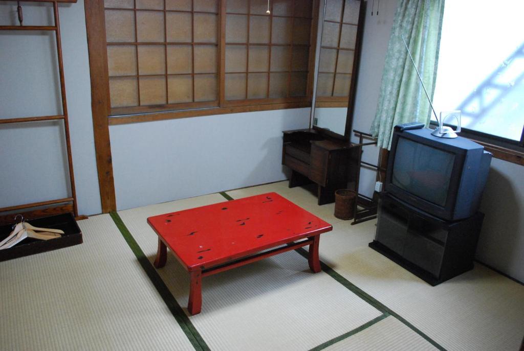 Chizuru Ryokan Hiroshima Phòng bức ảnh